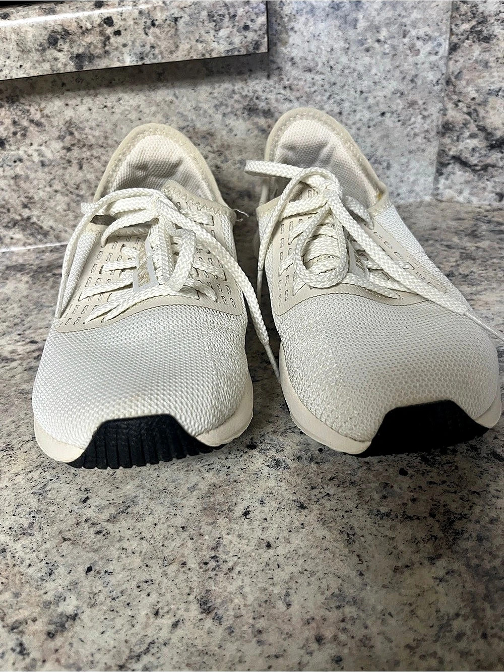 New Balance Fresh Foam X 1080 Athletic Shoes Cream US 6 Like New
